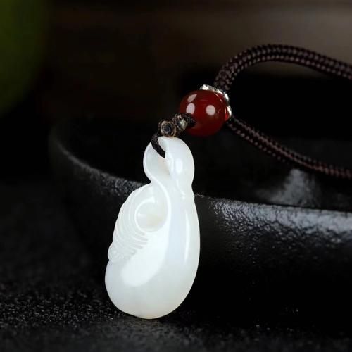 玉佩代表什么情感_送玉佩有什么含义