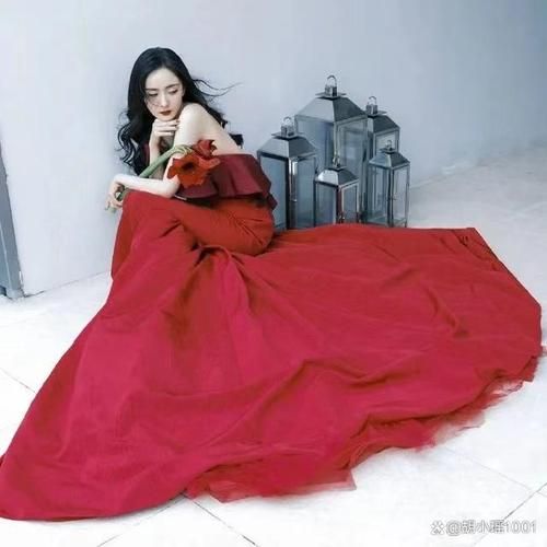 红妆情感表达技巧_如何用红色妆容传递情绪