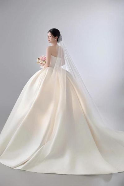 婚纱怎么选_拍婚纱照如何表达情感