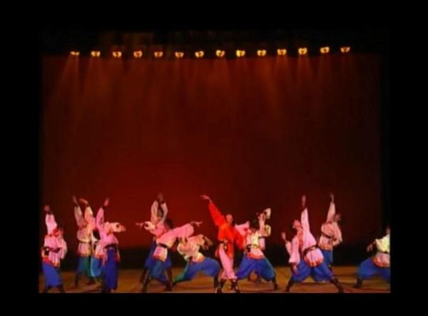 奔腾舞蹈情感表达_如何通过奔腾舞蹈释放情绪