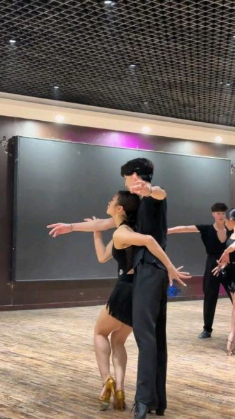 伦巴表达情感_如何用伦巴传递爱意