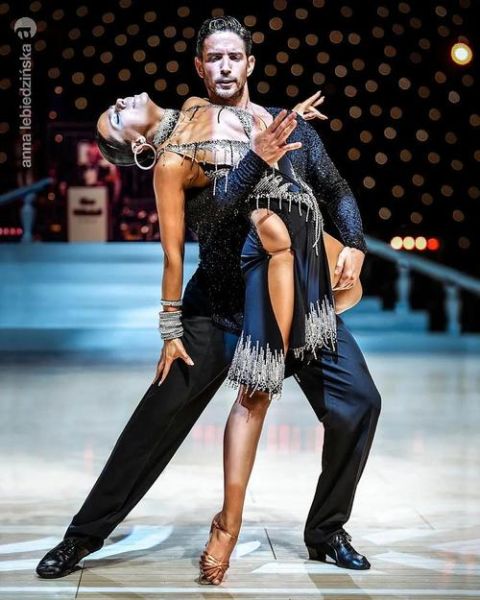 伦巴表达情感_如何用伦巴传递爱意