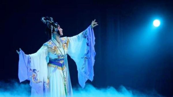 青衣朗诵情感表达_如何打动听众