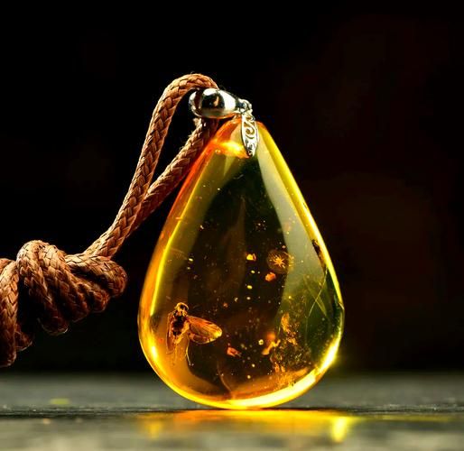 琥珀代表什么情感_琥珀的寓意和象征