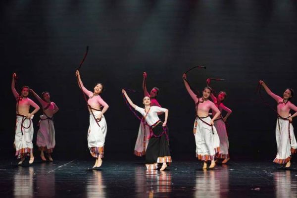 群舞如何表达情感_群舞情感训练方法