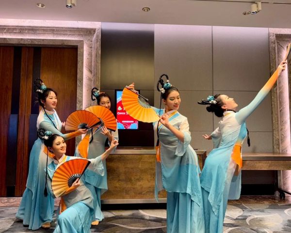 情感表达群舞怎么跳_群舞如何传递情绪