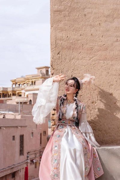 新疆女孩怎么表达喜欢_新疆女孩喜欢一个人的表现