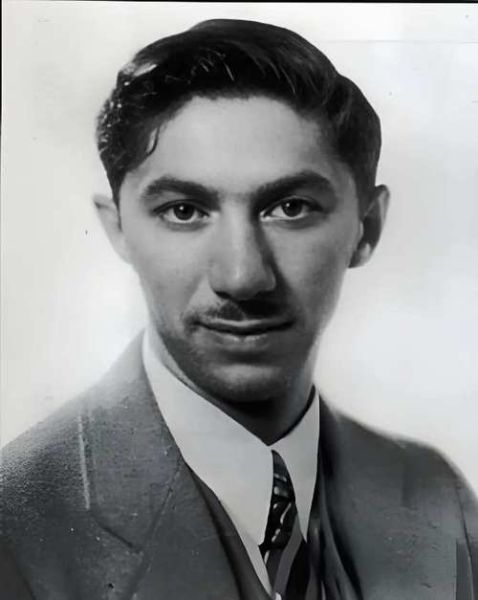 人本主义心理学代表人物_马斯洛与罗杰斯差异